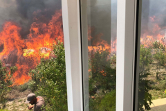 Wild Fire dicht am Haus
